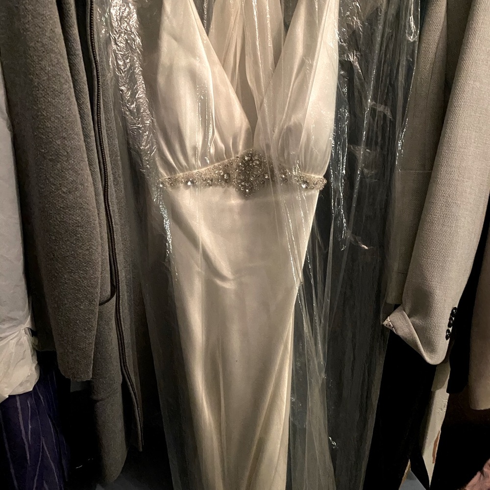 BEAUTIFUL wedding dress NWT sz 8